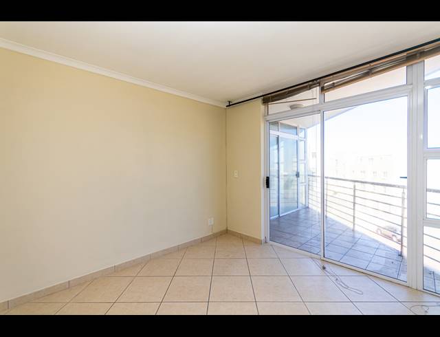 3 BEDROOM APARTMENT TO LET IN BEACHFRONT